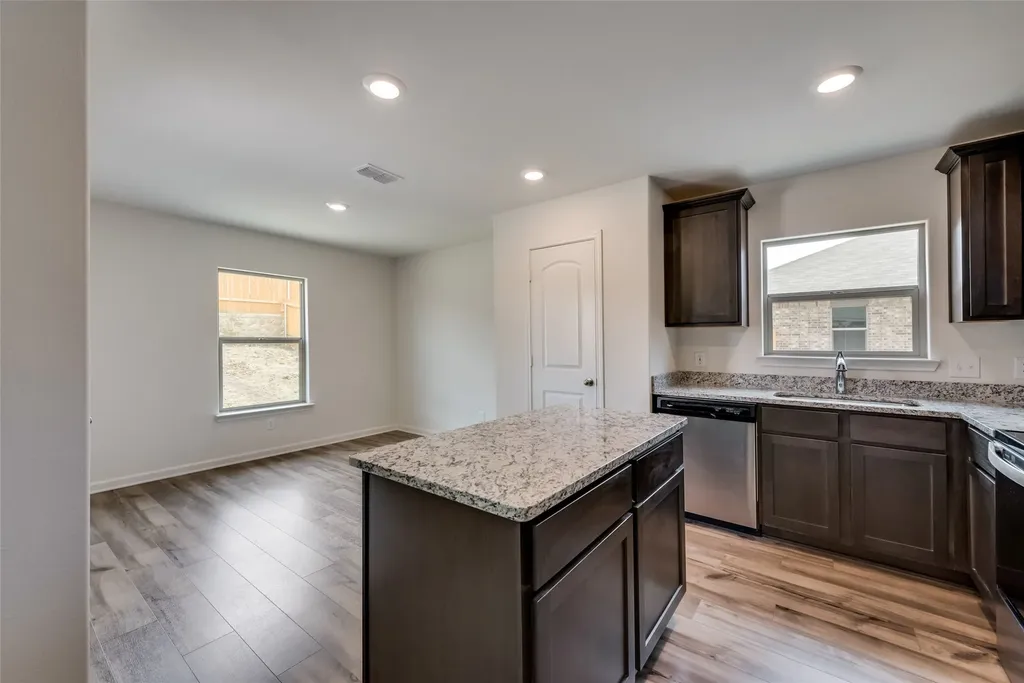 169 Cattlemans Creek W Newark TX 76071