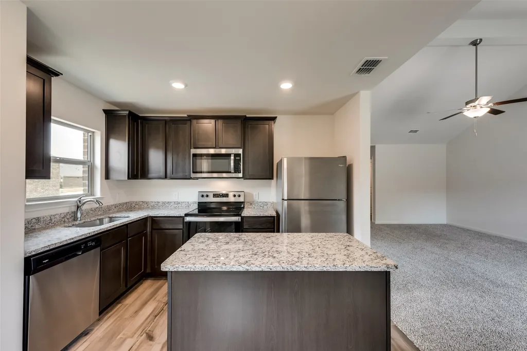 169 Cattlemans Creek W Newark TX 76071