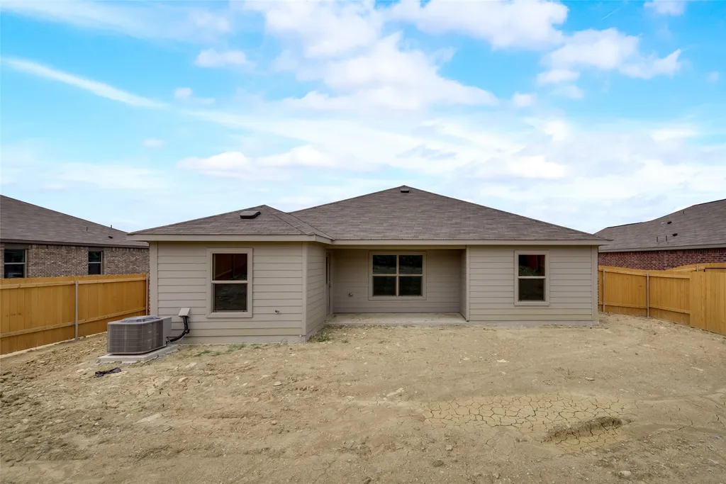 169 Cattlemans Creek W Newark TX 76071
