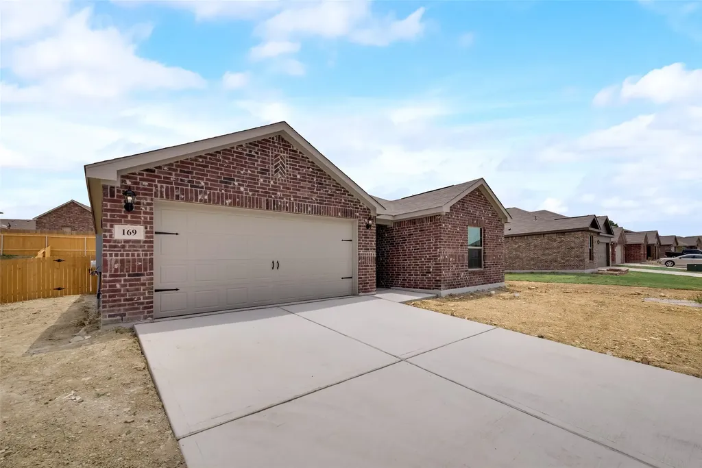 169 Cattlemans Creek W Newark TX 76071