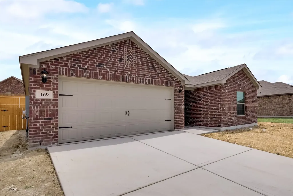 169 Cattlemans Creek W Newark TX 76071