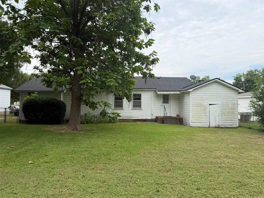 319 Shenandoah Street Marlin TX 76661
