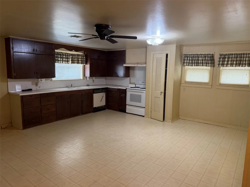 319 Shenandoah Street Marlin TX 76661