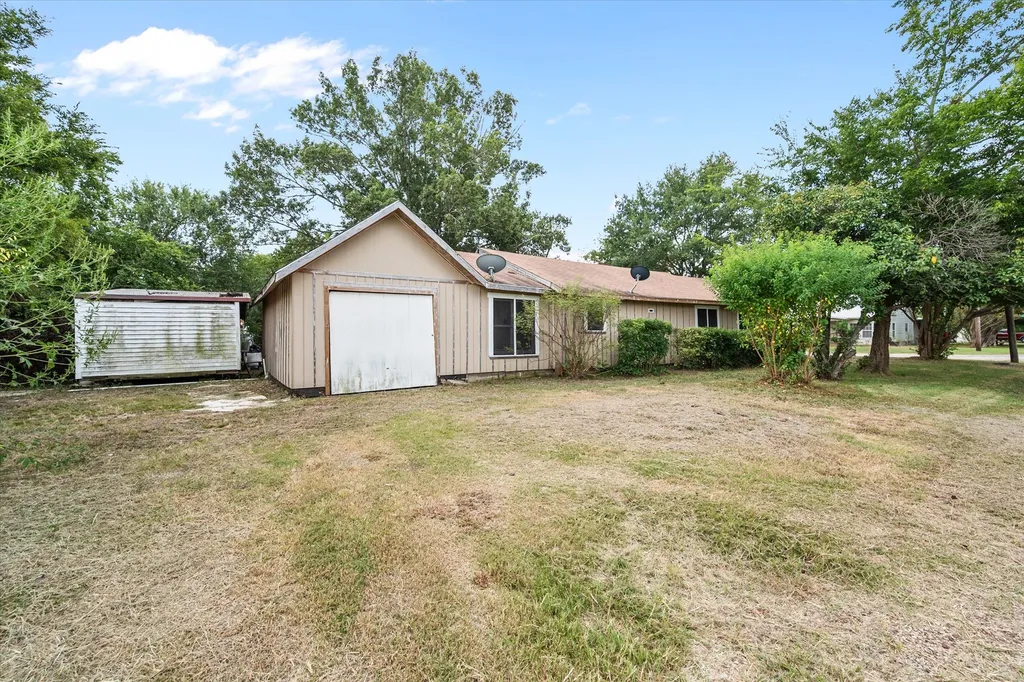 101 S Runnels Avenue Streetman TX 75859