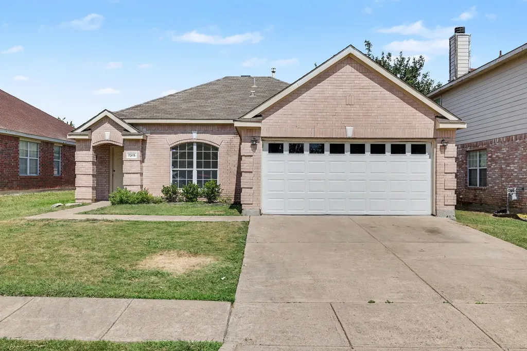 7315 Marsland Lane Arlington TX 76001