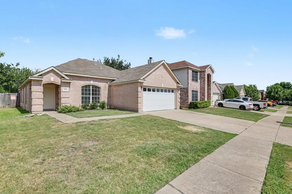 7315 Marsland Lane Arlington TX 76001