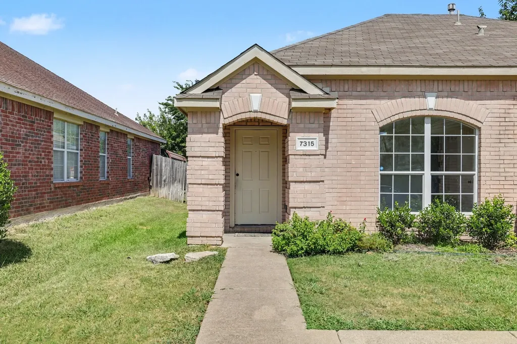 7315 Marsland Lane Arlington TX 76001