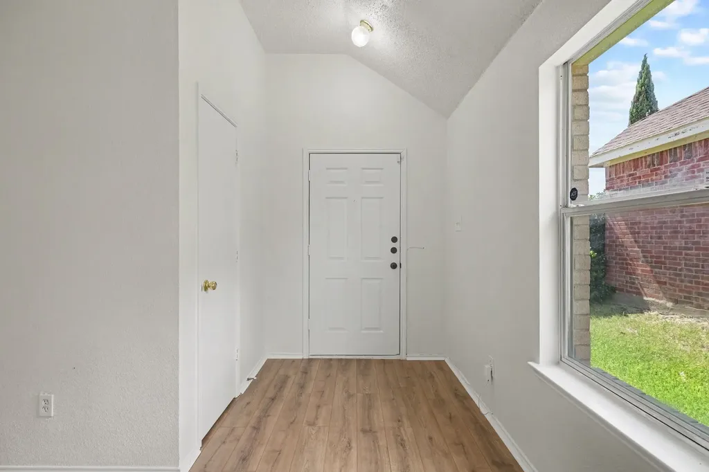7315 Marsland Lane Arlington TX 76001