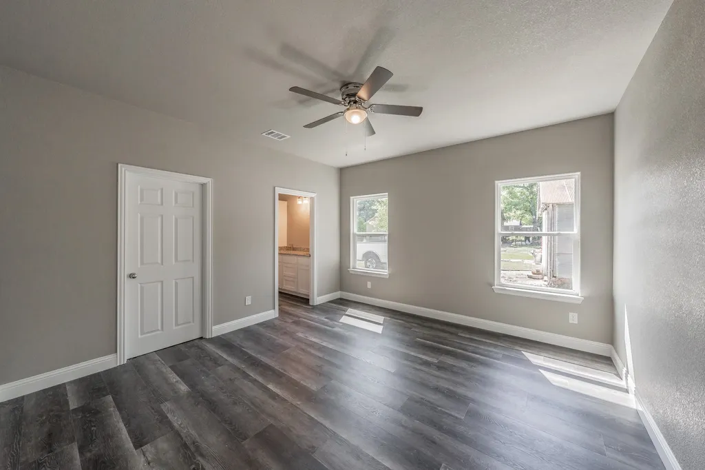 708 Elba Street Bowie TX 76230