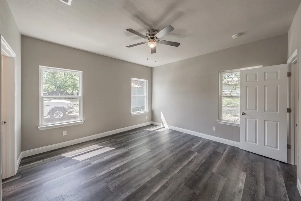 708 Elba Street Bowie TX 76230