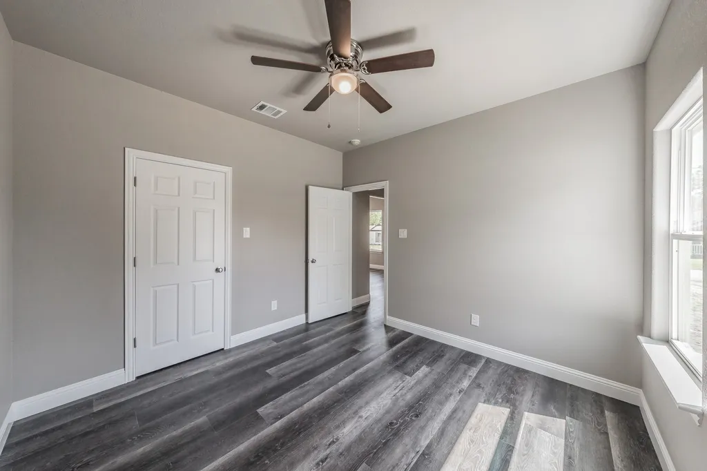 708 Elba Street Bowie TX 76230