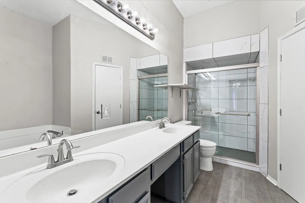 622 Mission Hills Drive Arlington TX 76018