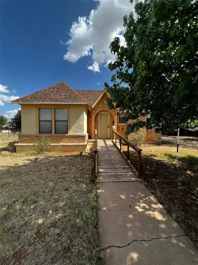208 Lewis Front Street Sweetwater TX 79556