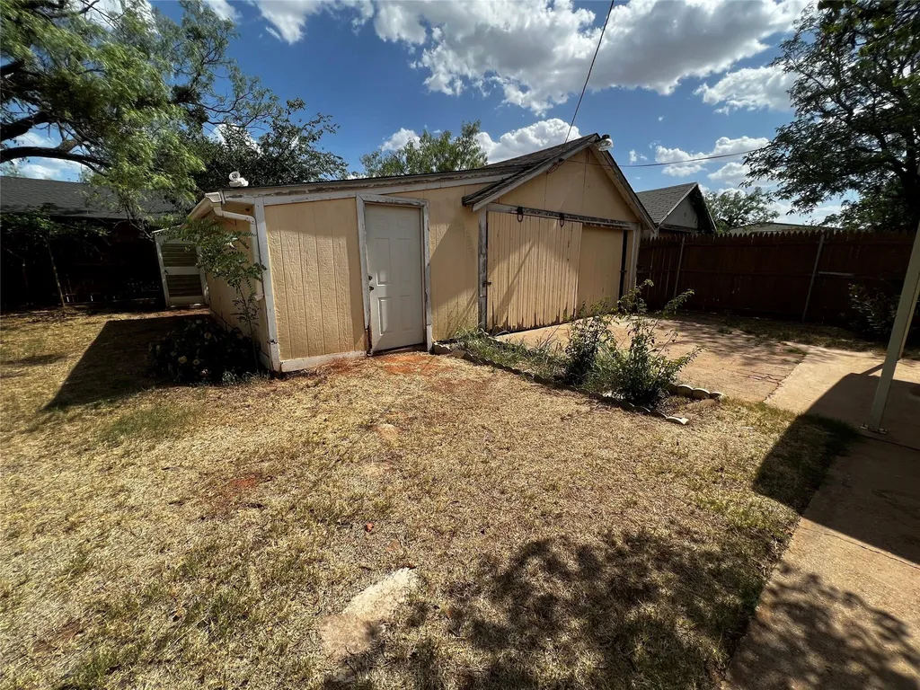208 Lewis Front Street Sweetwater TX 79556