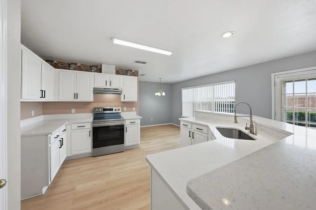 1912 Lennox Lane Arlington TX 76018