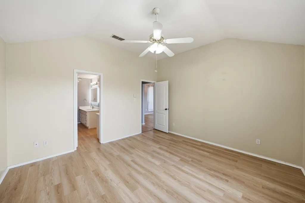 1912 Lennox Lane Arlington TX 76018