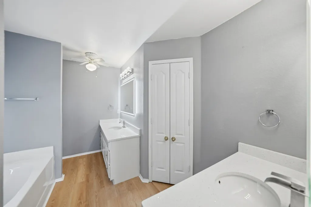 1912 Lennox Lane Arlington TX 76018