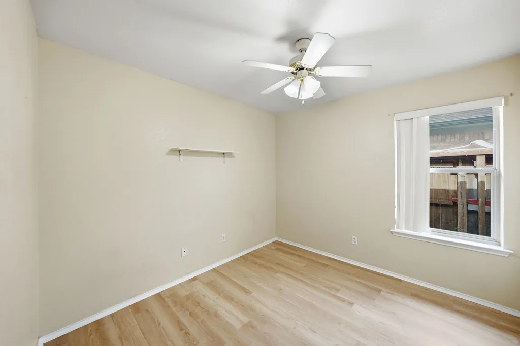 1912 Lennox Lane Arlington TX 76018