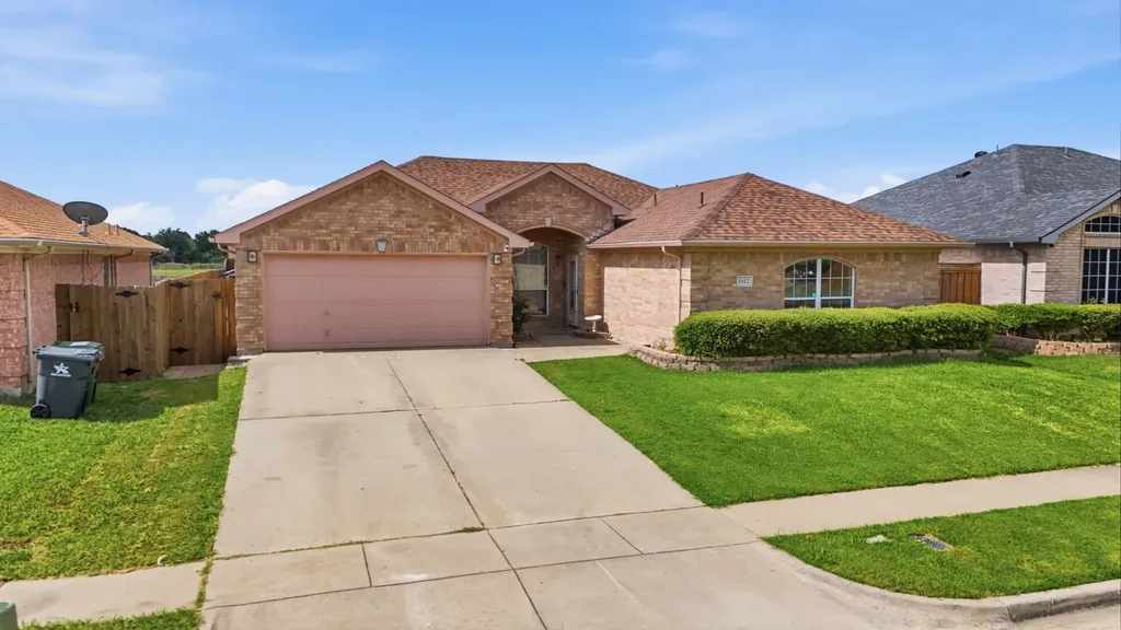 1912 Lennox Lane Arlington TX 76018