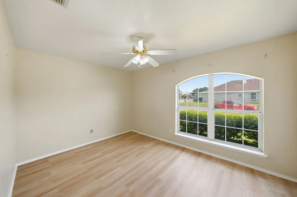 1912 Lennox Lane Arlington TX 76018