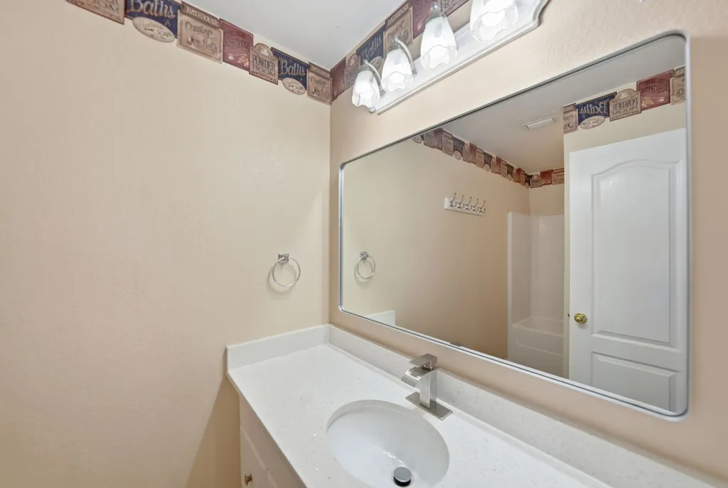 1912 Lennox Lane Arlington TX 76018