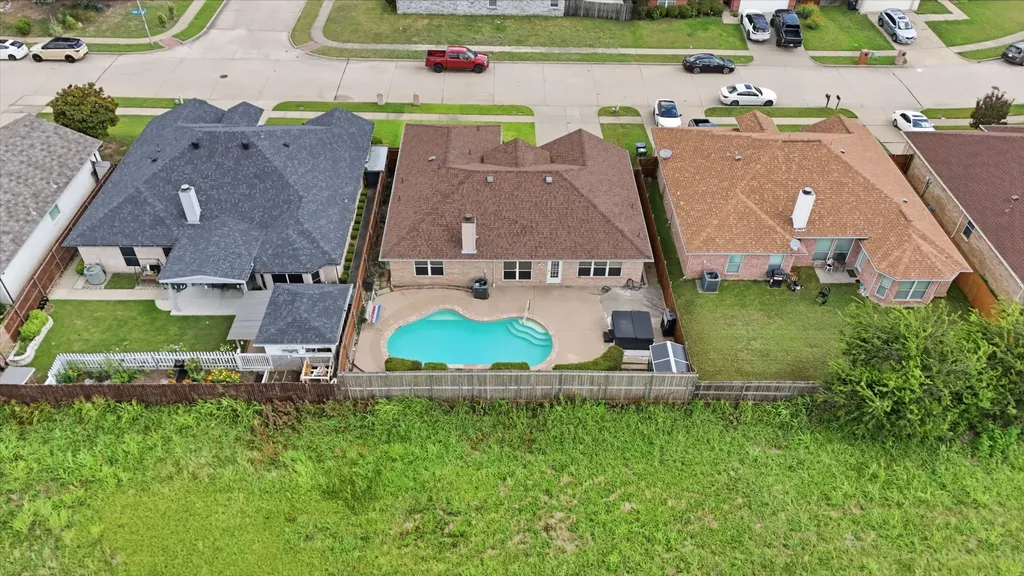 1912 Lennox Lane Arlington TX 76018