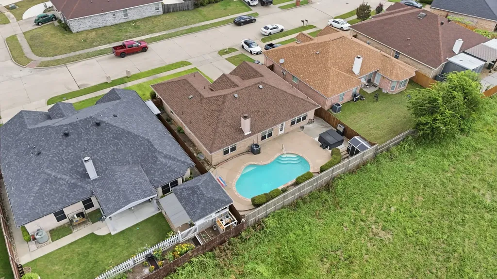1912 Lennox Lane Arlington TX 76018