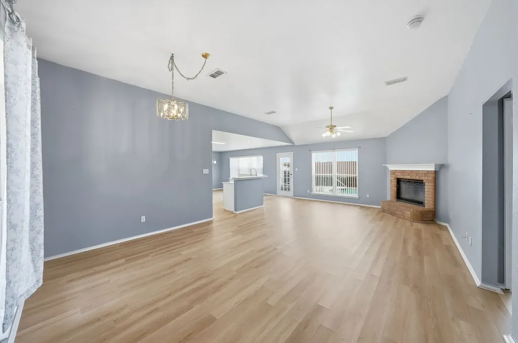 1912 Lennox Lane Arlington TX 76018