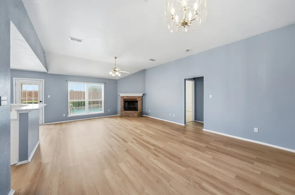 1912 Lennox Lane Arlington TX 76018