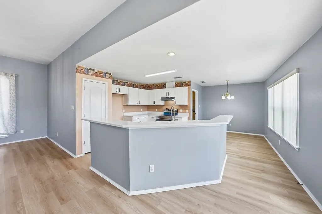 1912 Lennox Lane Arlington TX 76018