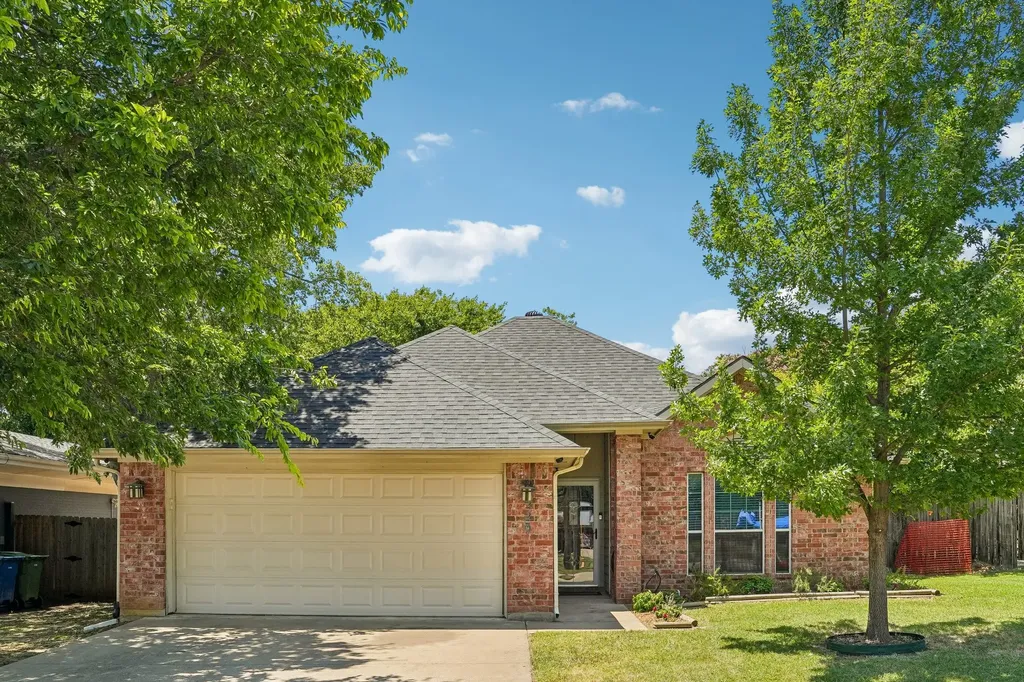 229 S Lakeview Drive Lake Dallas TX 75065