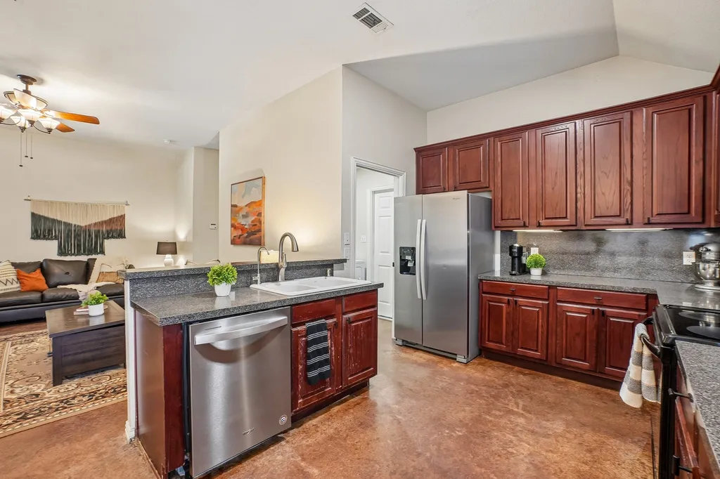 229 S Lakeview Drive Lake Dallas TX 75065