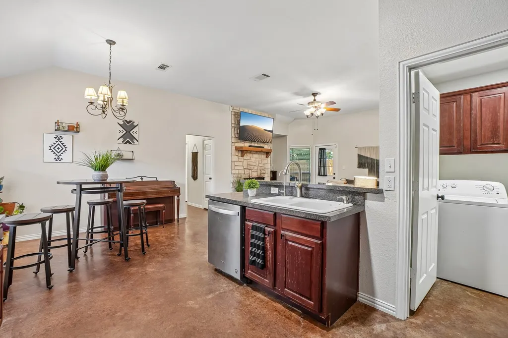 229 S Lakeview Drive Lake Dallas TX 75065