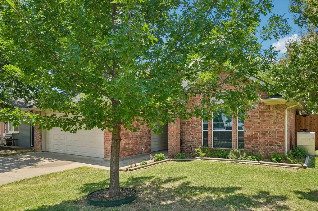 229 S Lakeview Drive Lake Dallas TX 75065