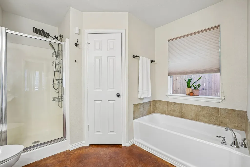 229 S Lakeview Drive Lake Dallas TX 75065