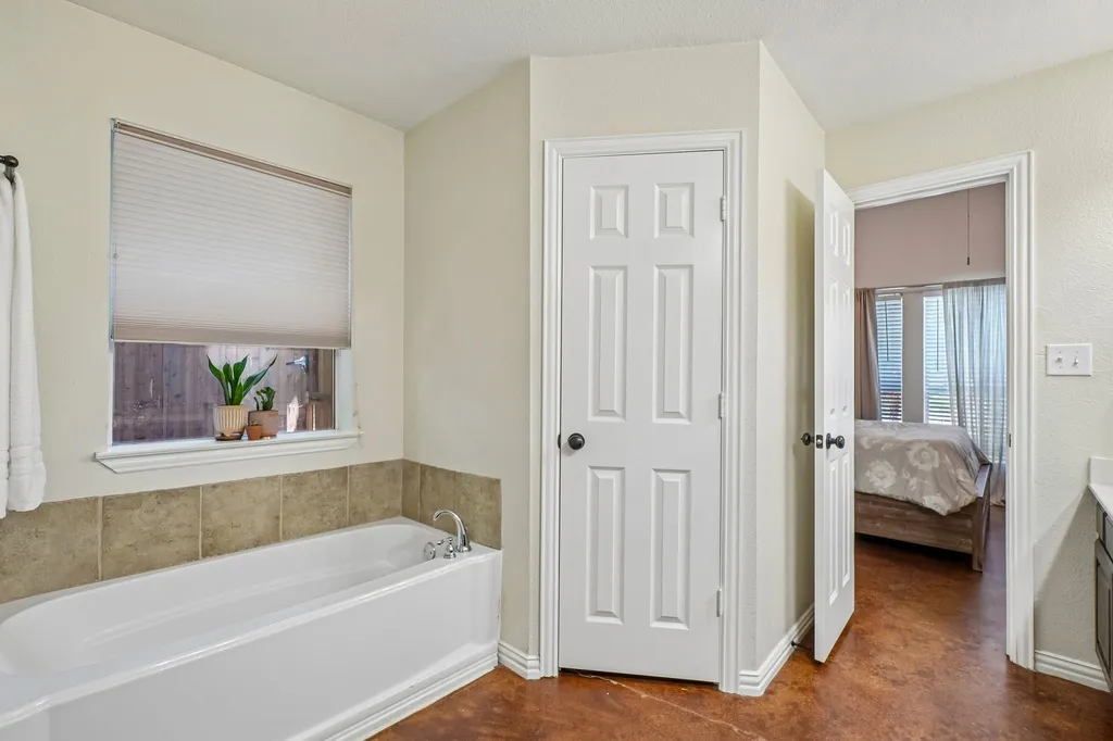 229 S Lakeview Drive Lake Dallas TX 75065