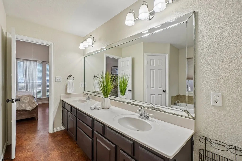 229 S Lakeview Drive Lake Dallas TX 75065