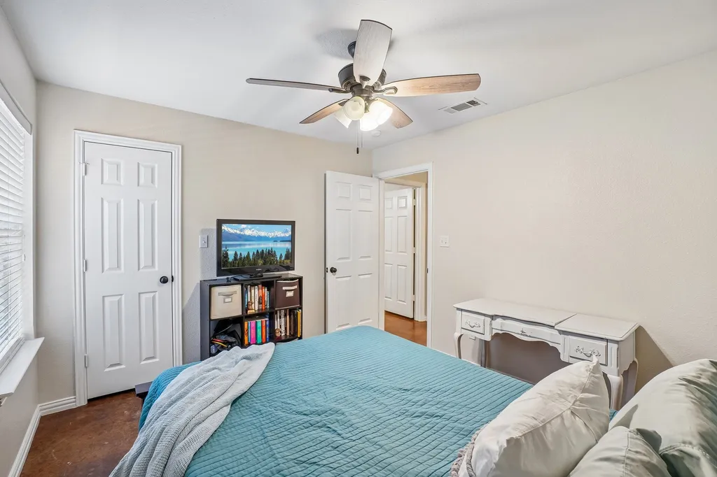 229 S Lakeview Drive Lake Dallas TX 75065