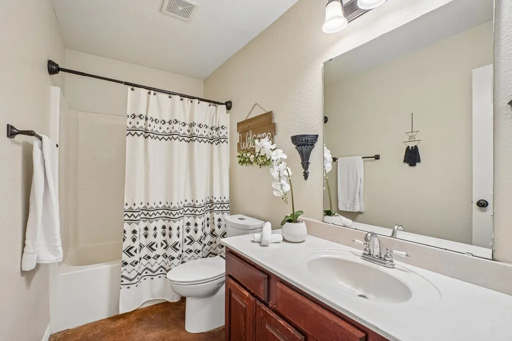 229 S Lakeview Drive Lake Dallas TX 75065