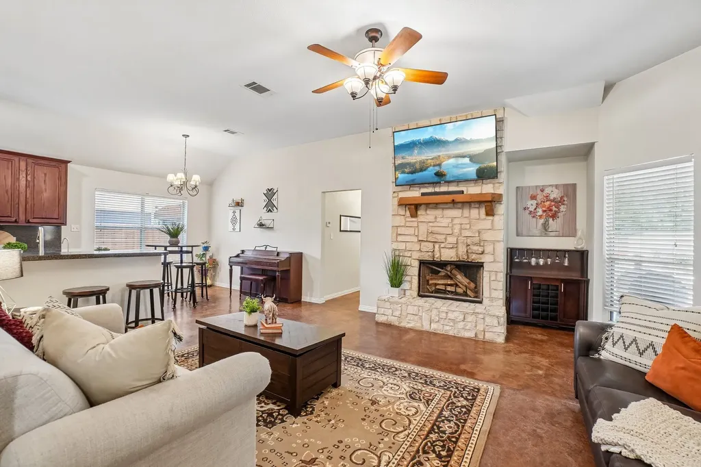 229 S Lakeview Drive Lake Dallas TX 75065