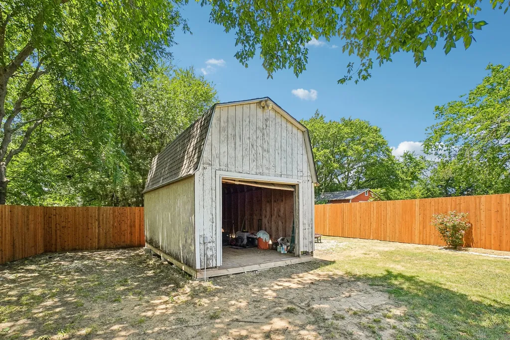 229 S Lakeview Drive Lake Dallas TX 75065