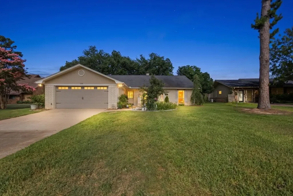 235 Fairlawn Drive Hideaway TX 75771