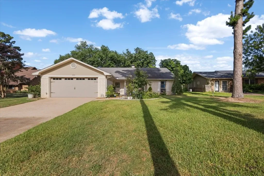 235 Fairlawn Drive Hideaway TX 75771