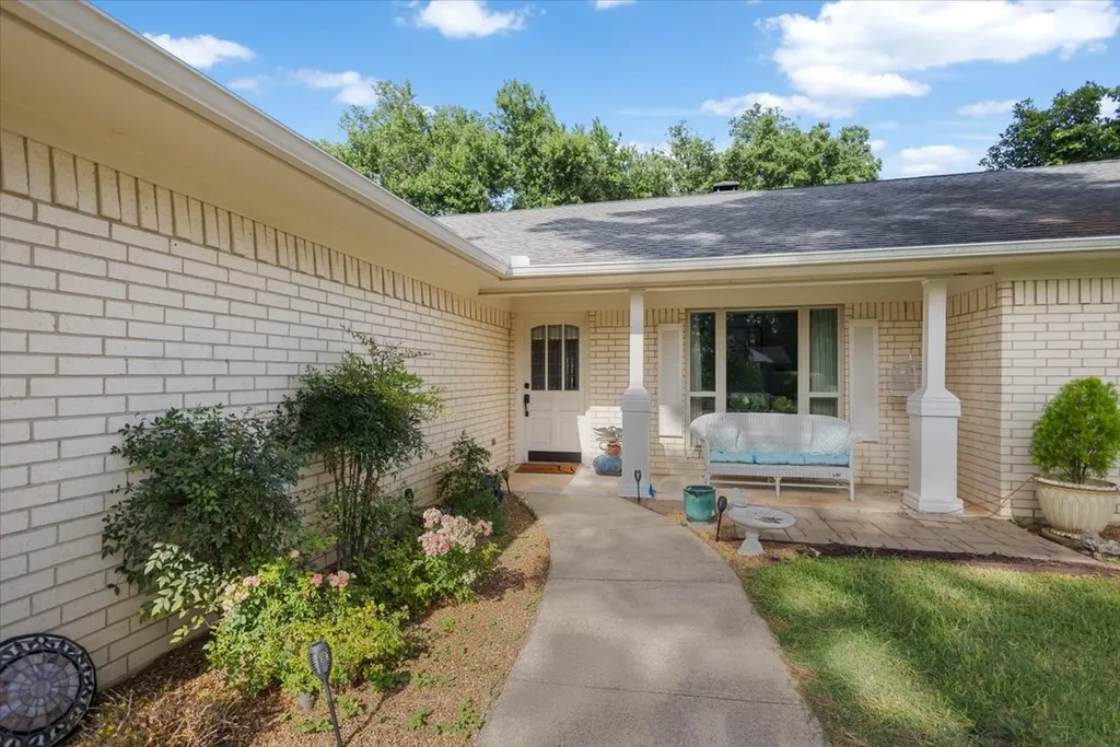 235 Fairlawn Drive Hideaway TX 75771