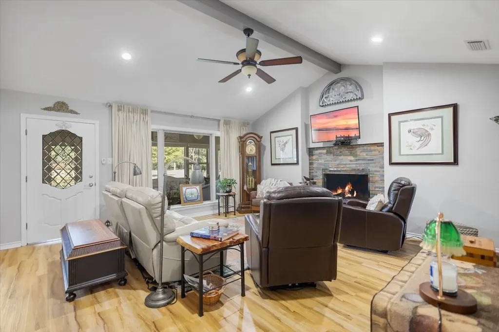 235 Fairlawn Drive Hideaway TX 75771