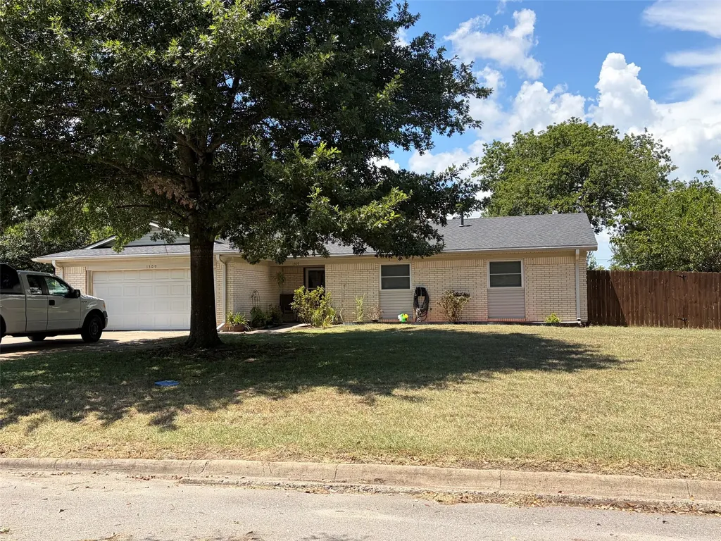 1309 Tamarisk Mexia TX 76667