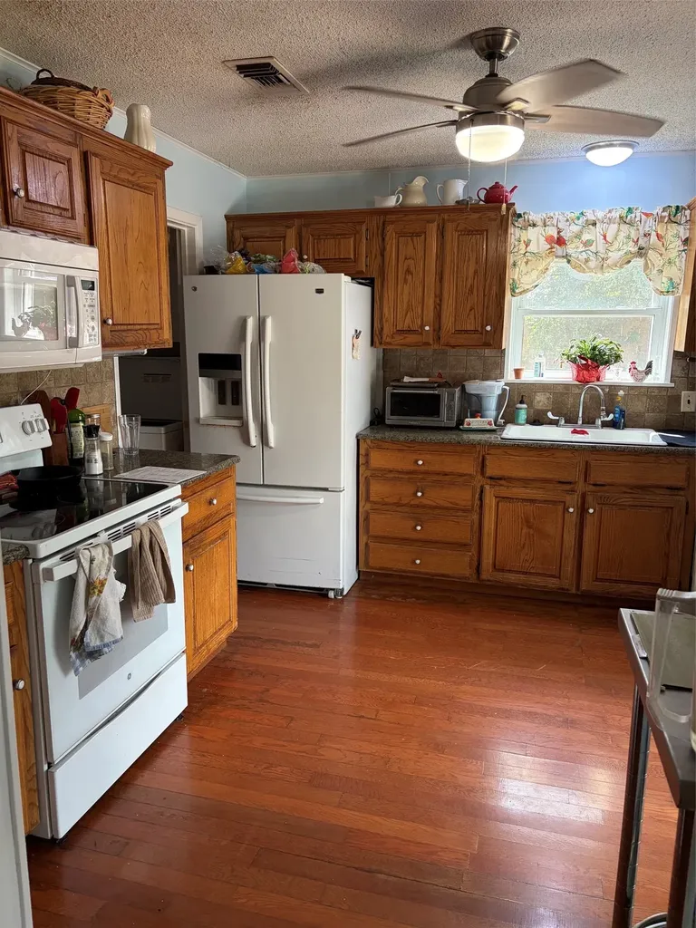 1309 Tamarisk Mexia TX 76667