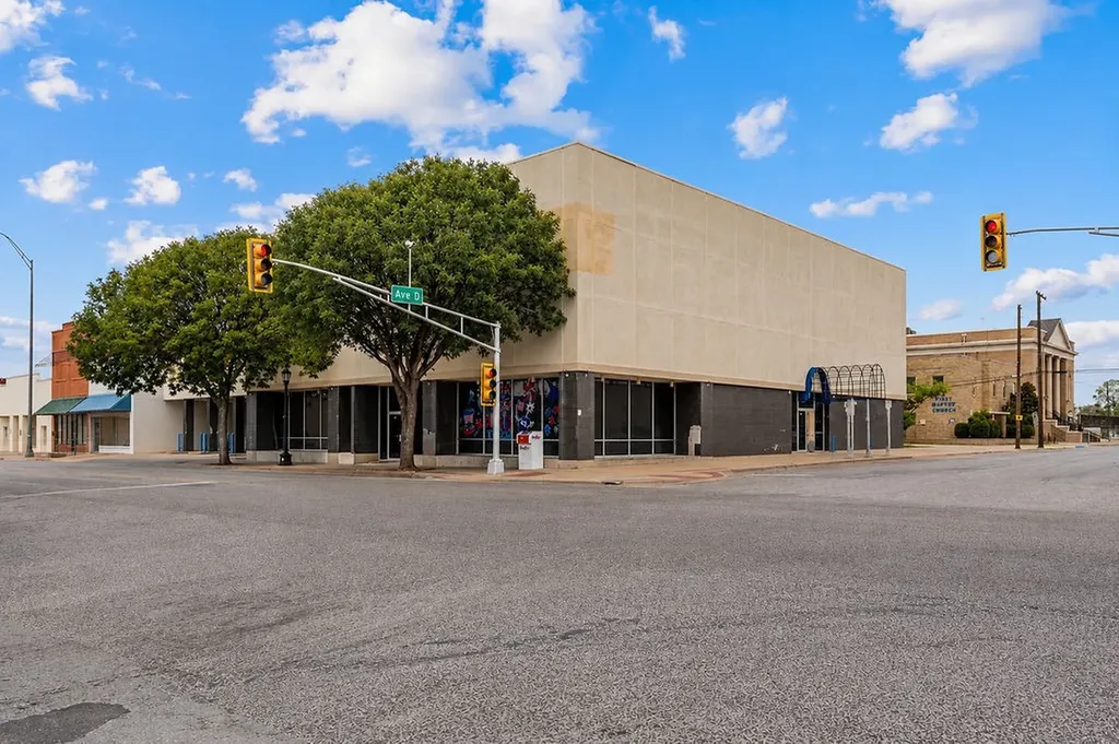 317 E 3rd Street Burkburnett TX 76354