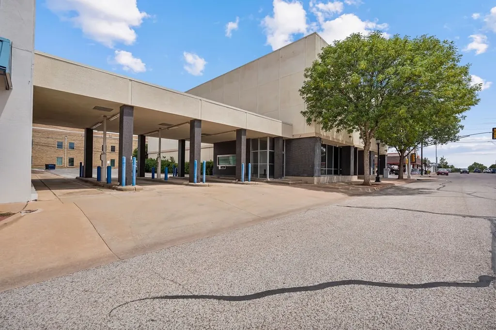 317 E 3rd Street Burkburnett TX 76354