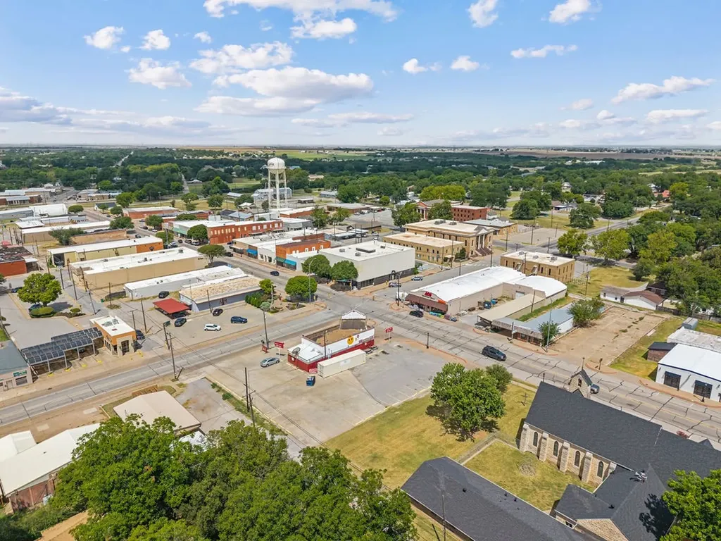 317 E 3rd Street Burkburnett TX 76354